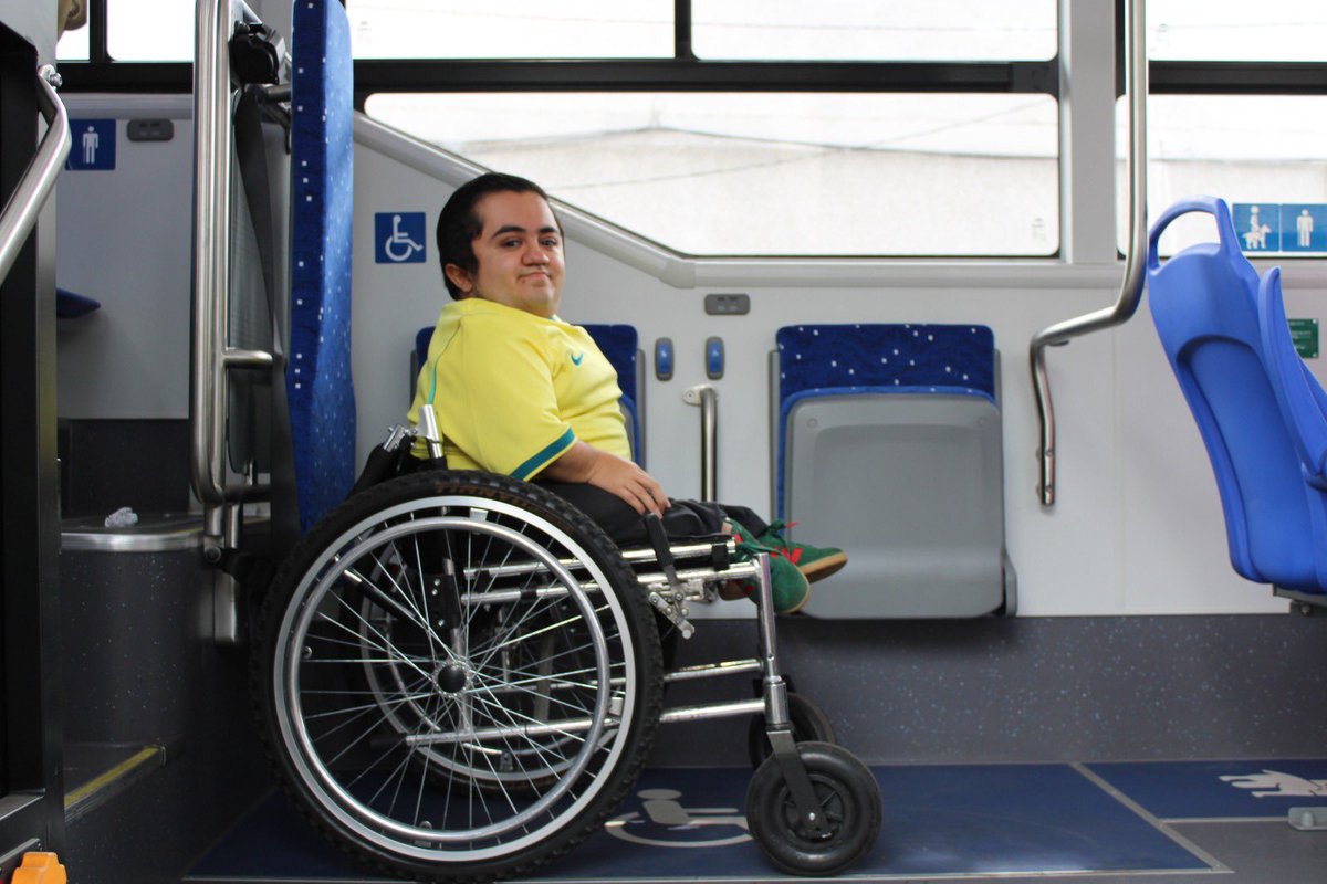RTP_CiudadDeMex's tweet photo. ♿🚍 En la #MIRTP impulsamos una movilidad más incluyente.

Las unidades eléctricas del #Centrobús "Ruta de las Heroínas Indígenas" cuentan con rampa de acceso, sistema braille, espacios para personas usuarias de silla de ruedas, animales de asistencia y asientos preferentes. https://t.co/O5dZ8hh6ds