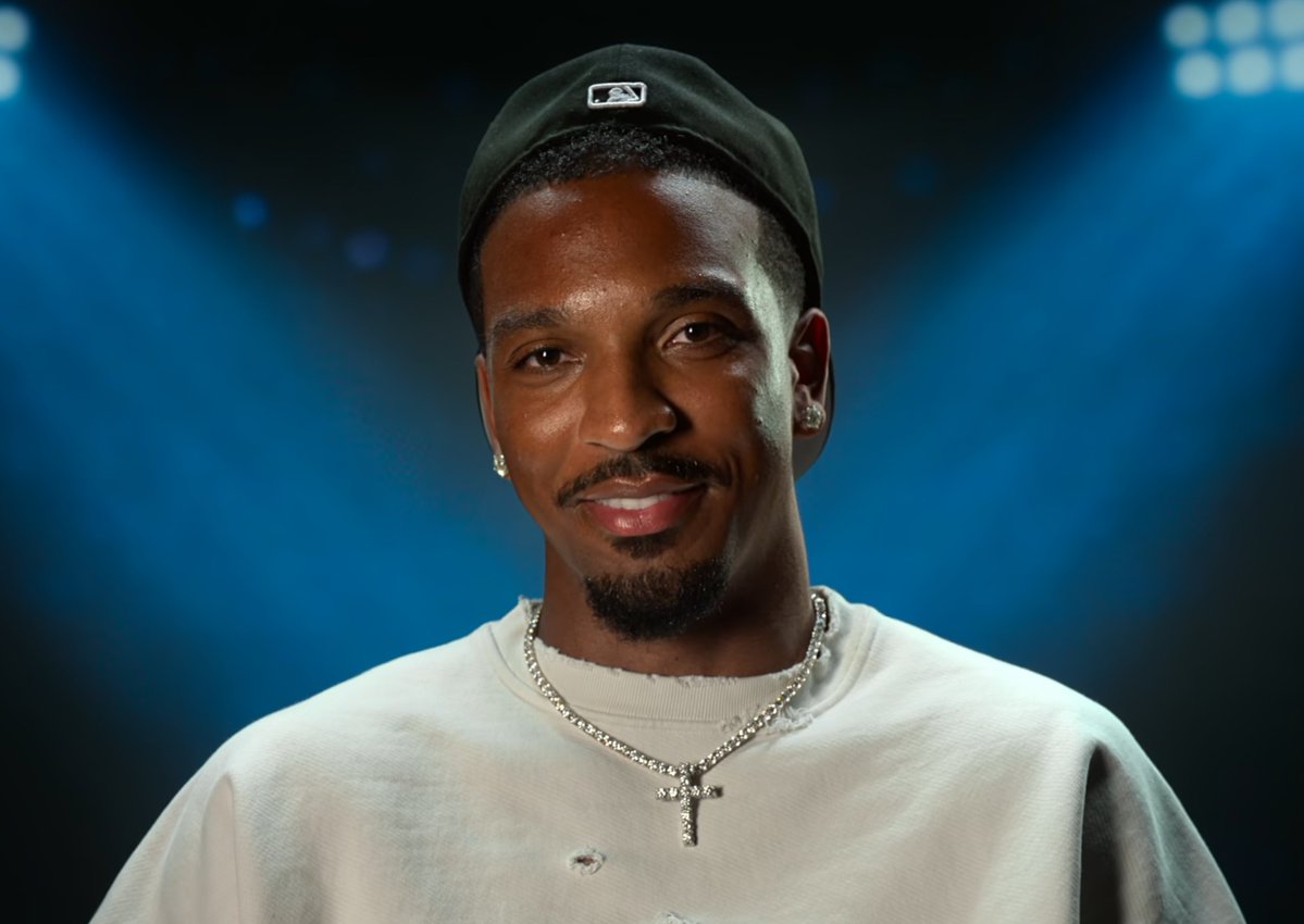 JayDanielsMVP's tweet photo. Jayden Daniels on turning down the cart for his dislocated left elbow injury during the Seahawks game:

"I've seen Kobe [Bryant] walk off the court with a ruptured Achilles and everything like that. So an elbow...why can't I get up and not walk to the locker room?" 

(via: Netflix's Quarterback)