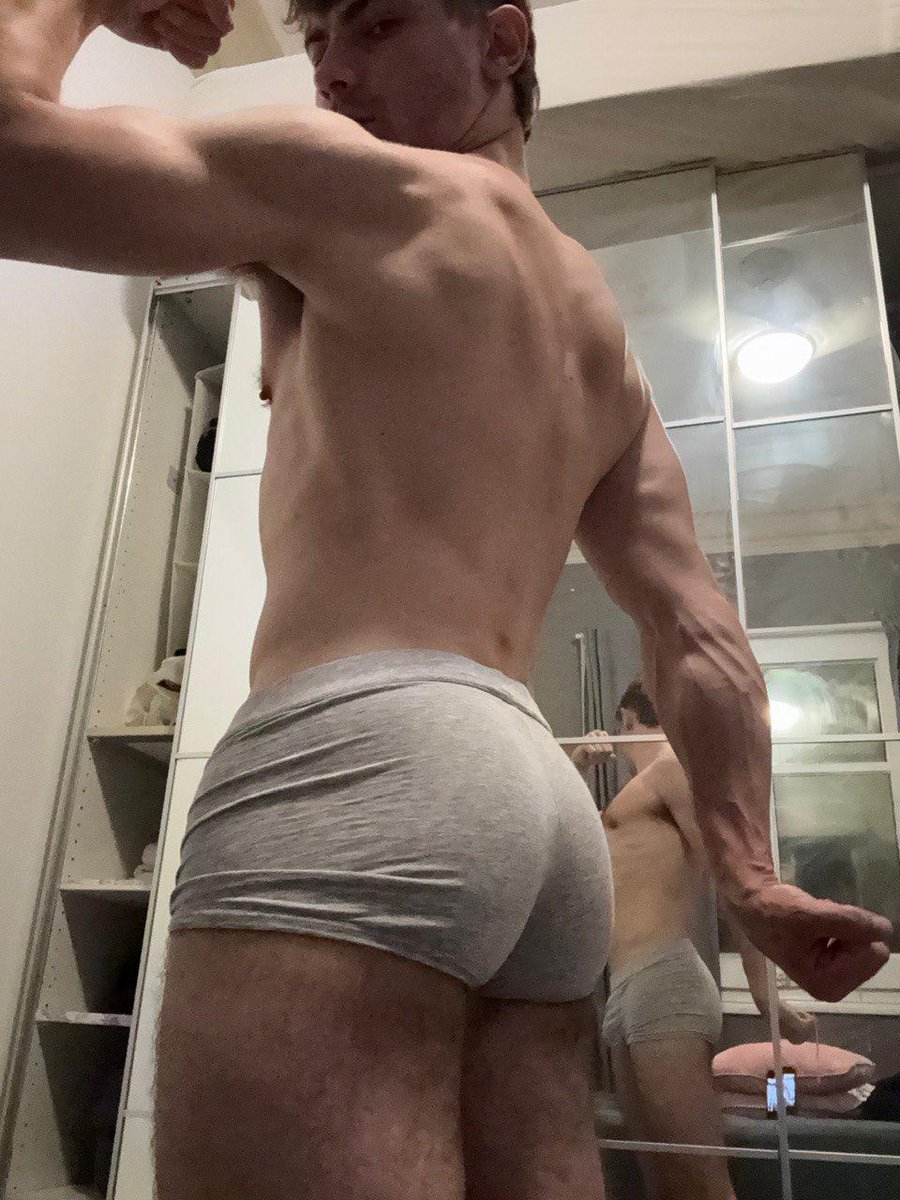 GiulioCopp99261's tweet photo. I admit it. Yes I'm 🏳️‍🌈 https://t.co/iGF7cRrPsC
