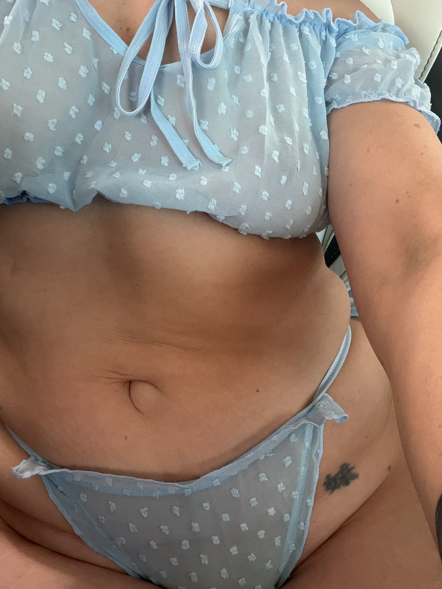 GardenfoxxxOF's tweet photo. Light blue is one of my favorite colors. Whaddya think? #goonforme #ofcontent #findom #dommymommy #milf #pawg #fatass #coordinatedset #egirl #gamergirl #paymyrent https://t.co/NeJHh6YEvb