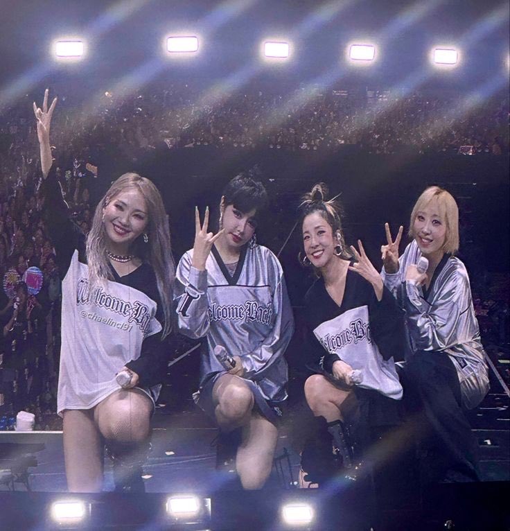nayasnixxbom's tweet photo. I just rose back from the dead just to say I miss 2NE1 so badly 😭 https://t.co/8XwesatXEU