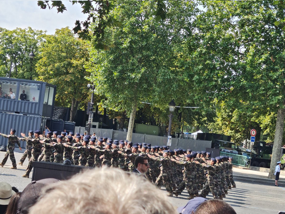 CGriffond's tweet photo. Très honorée d'avoir été invitée à ce défilé. Très émue et fière de mon pays. Vive la France 🇨🇵 #défilé14Juillet #14Juillet #armées https://t.co/Lf7homA2LC
