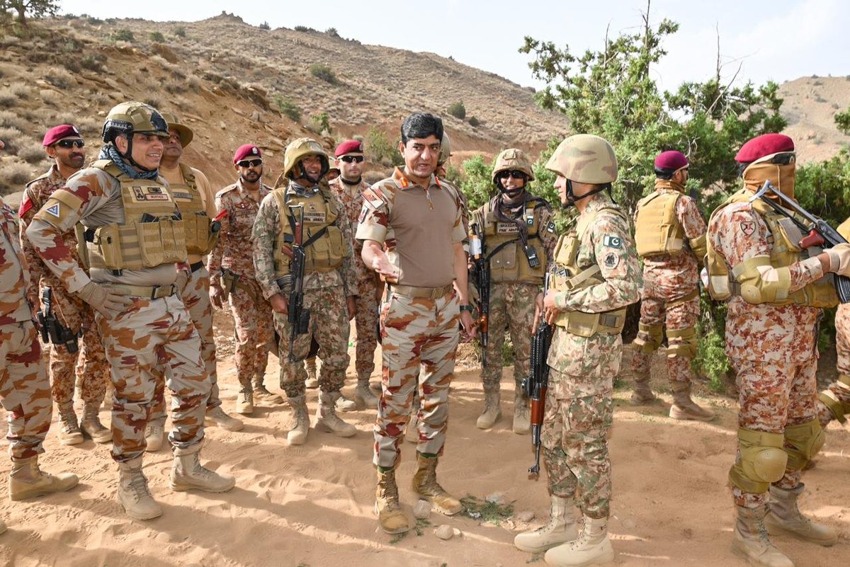 Maj_Marwat's tweet photo. جنرل عاطف مجتبیٰ صاحب جوانوں کو لیکر اس ٹولے کو ڈھونڈنے نکلا ہے
جو کہتے تھے بلوچستان آنے کیلئے ویزہ لگانا پڑے گا، 😅 https://t.co/ATY5GeKQmL