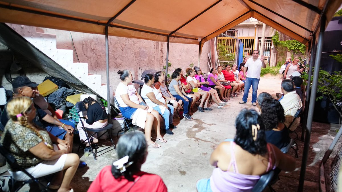 AZNoticias's tweet photo. JUAN CARLOS CASTRO REALIZA ASAMBLEAS INFORMATIVAS EN COLONIAS DE PUERTO VALLARTA

📍 La nota completa en el enlace 👇🏼
https://t.co/gu26A8HXL0 
#InformaciónÚtilDePrincipioAfin #InformaciónÚtil #ÚtilDePrincipioAFin #AZNoticias https://t.co/uJlTSWuzH8