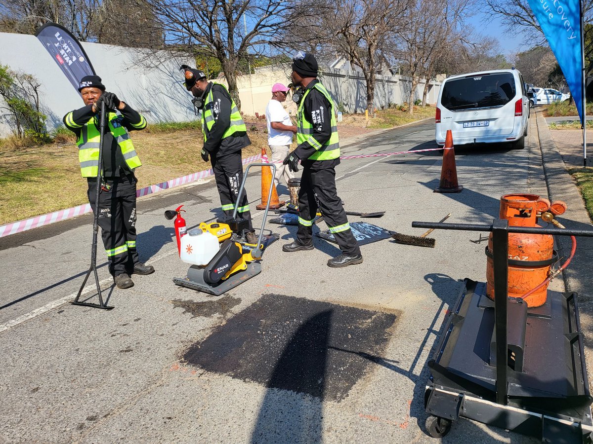 MyJRA's tweet photo. Public-private partnerships deliver real, measurable impact! The  Pothole Patrol proves what happens when @CityofJoburgZA, @Discovery_SA, and @AvisSouthAfrica pool resources to protect motorists. Today we tackled road repairs on Crassula Avenue, Morningside. #JoburgRoads ^AK https://t.co/sDQM7sgy4C