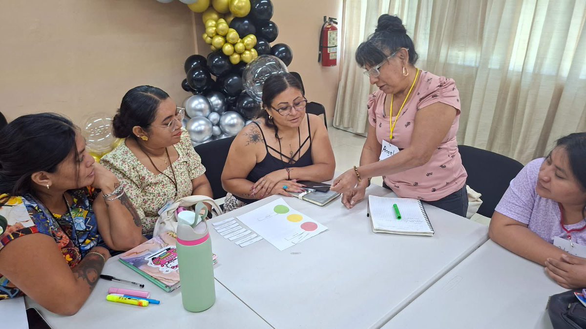 IMujerMerida's tweet photo. Con el objetivo de fortalecer la autonomía económica de las mujeres, llevamos a cabo la primera sesión del taller "Desde cero con mi emprendimiento", un espacio donde las participantes adquirieron herramientas básicas para iniciar, organizar y dar estructura a sus proyectos. 🙋🏻‍♀️🟣 https://t.co/wx1HALRnXN