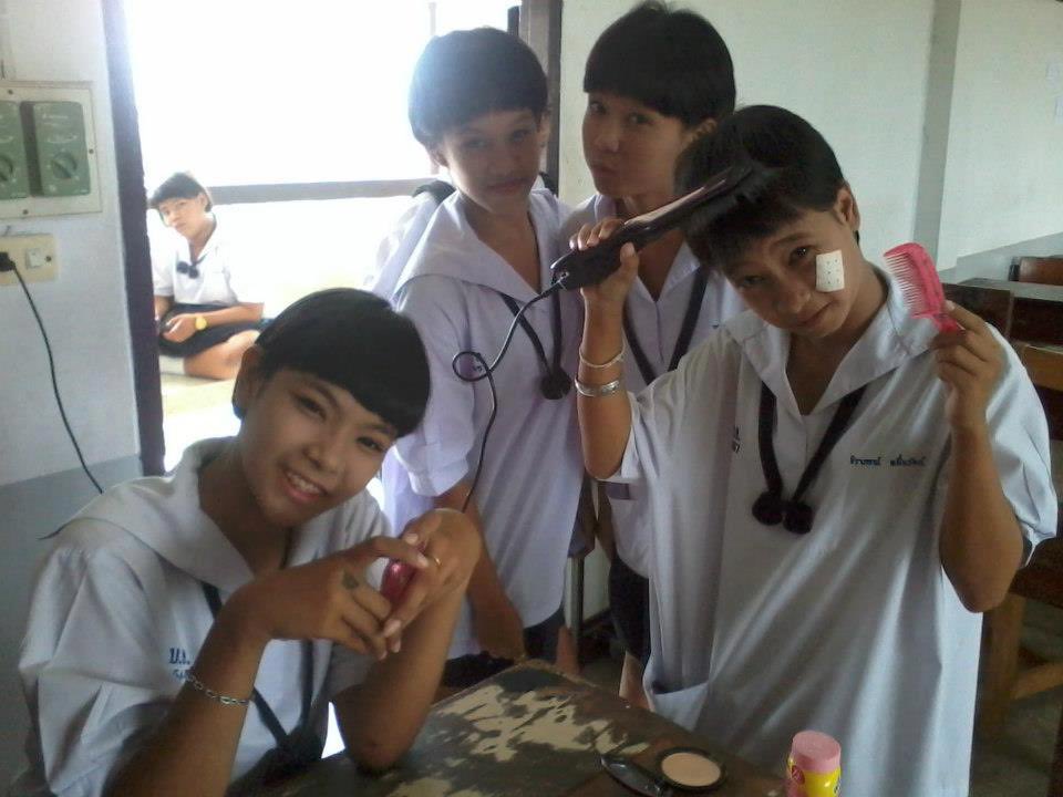 oohs00's tweet photo. เสียทำไมคะ 15 บาท ใช้ไฟโรงเรียนสิ https://t.co/P4WjBLO6IC