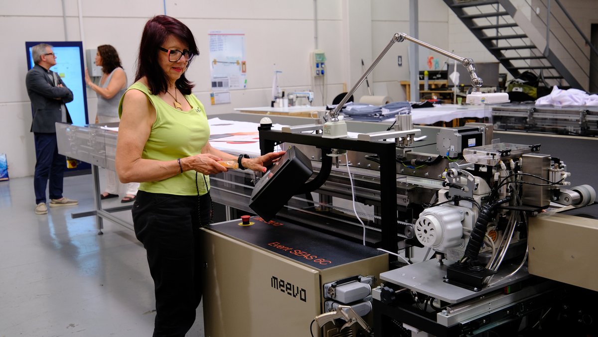 APdigitales's tweet photo. Base 3 consolida su crecimiento con nuevas soluciones de #Fujifilm en su 25º aniversario en España

☑️La compañía ha incorporado una nueva #cosedora automática #Meevo 6C de mayor producción

👉https://t.co/7TVisYMfjR

@FUJI_PRINT_ES #impresion #retail #eventos #comunicacionvisual https://t.co/M44oLP2cJ5