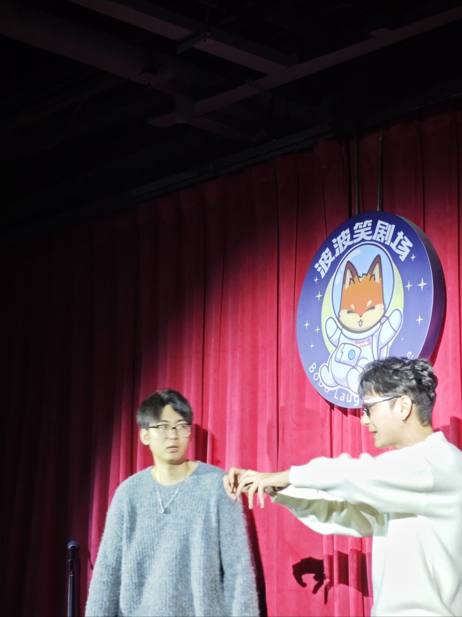 YM4c9uNNLbbOdiq's tweet photo. Just nailed my first stand-up set at the city’s tiny basement comedy club! The guy in the front row who laughed at my dad jokes so loud I’m dedicating my next whole tour to you. https://t.co/zSO6uLzIPZ