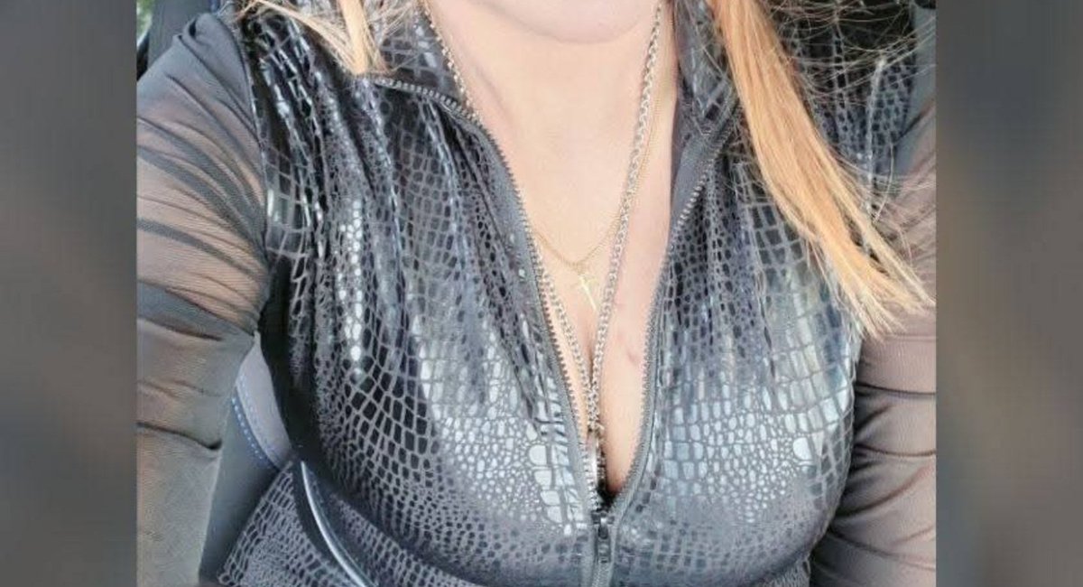 Biswitcher1069's tweet photo. Saw one of my past co-workers profile.
Do you think she's hot wife material? 😏 https://t.co/uORejT2CLK
