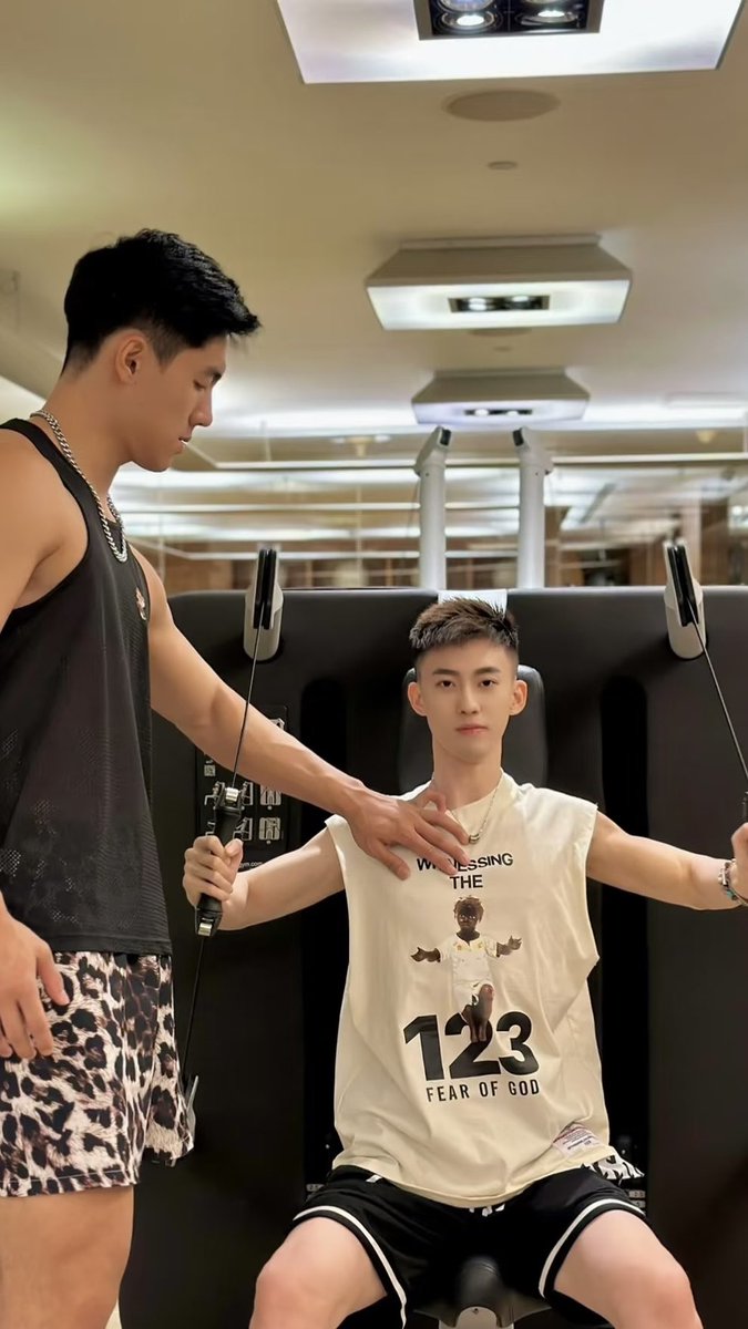 aniskim_'s tweet photo. Share the time spent in the gym with friends https://t.co/ff1nojZhCr