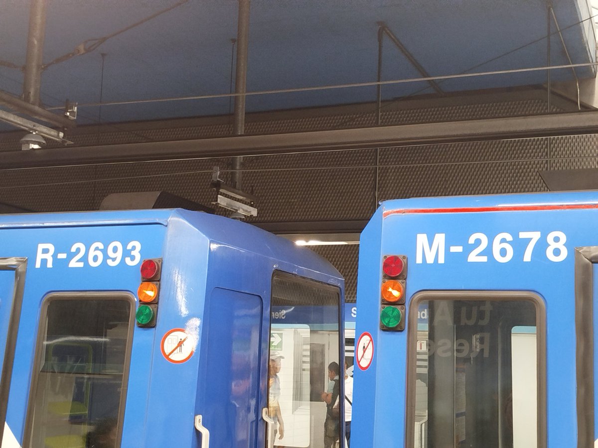 SCitores's tweet photo. @metro_madrid desalojados,olor a quemado vagones con TEMPERATURAS INSOPORTABLES Y QUE CONSTITUYEN UN DELITO PARA LA SALUD PÚBLICA 🆘🆘🆘🆘🆘🆘 https://t.co/qfIJ0c9doX