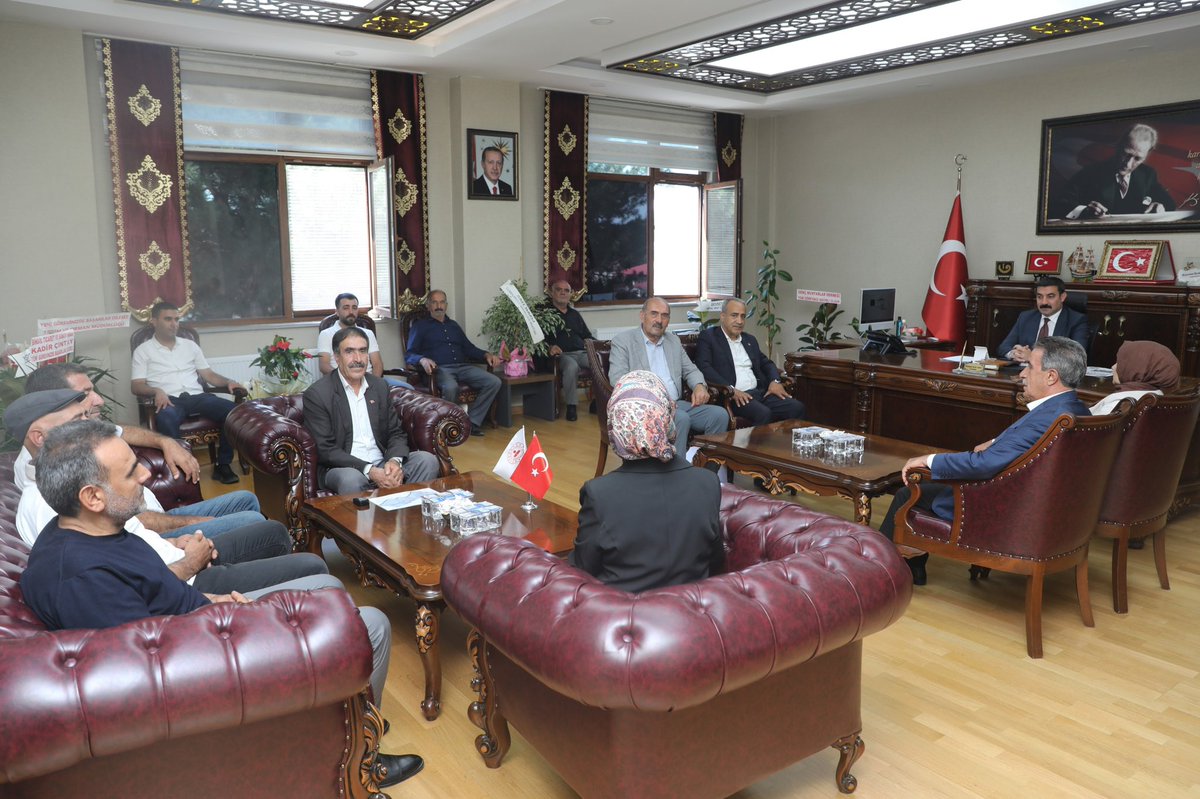 _akpartigenc's tweet photo. 📍 Genç Kaymakamlığı 

İlçe Başkanımız Sayın Mehmet Sait Kolak, Kadın Kolları Başkanımız Sayın Seyhan Doğan, Belediye Meclis Üyelerimiz, İl Genel Meclisi Üyemiz ve yönetim kurulu üyelerimiz ile birlikte, ilçemize yeni atanan Kaymakamımız Sayın Muhammed Burak Akköz’e hayırlı olsun ziyaretinde bulunduk.

Nazik ev sahipliği dolayısıyla Sayın Kaymakamımıza teşekkür ediyor, yeni görevinde üstün başarılar diliyor; görev süresinin ilçemiz adına hayırlı hizmetlere vesile olmasını temenni ediyoruz.

@akkoz_burak