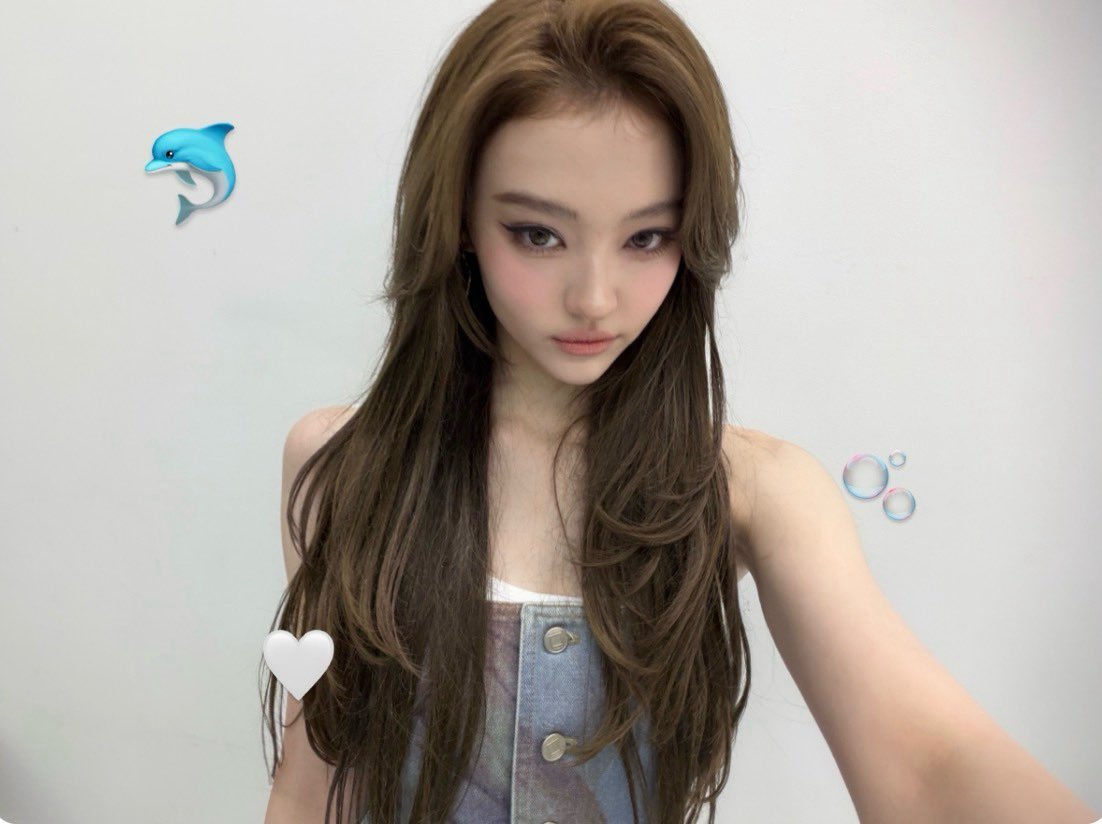 ningningtonmi's tweet photo. i caught a little piece of the sky before it drifted away. maybe that’s why my heart feels lighter today — soft like butterfly wings, quiet like floating clouds, and bright enough to keep even an ordinary afternoon shimmering. 🦋☁️ https://t.co/UoaDiWyP6A