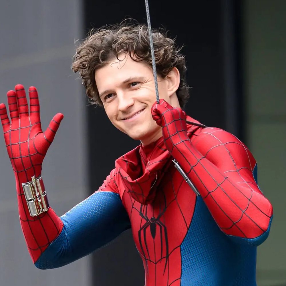 InternetH0F's tweet photo. Tom Holland responds to Erling Haaland ghosting his DM because he didn't know who Holland was:

"That's exactly the type of humbling experience that's important for actors. 

Not even a response. Not an excuse. Not I'm busy, I'm playing football. Nada." 😭 https://t.co/4Tt6rdIafi