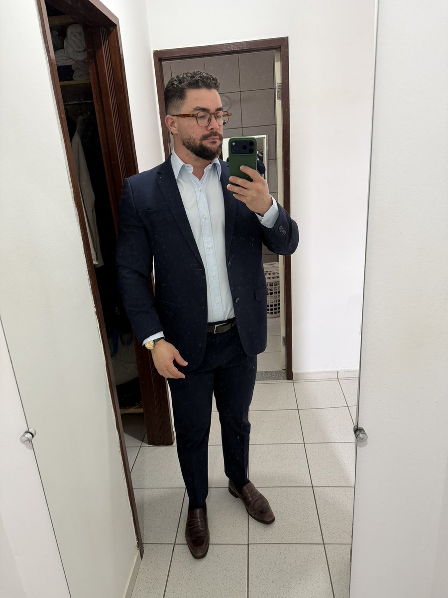 chicocjunior's tweet photo. Preguiça de usar gravata! Kkk https://t.co/HIatVwp2Za