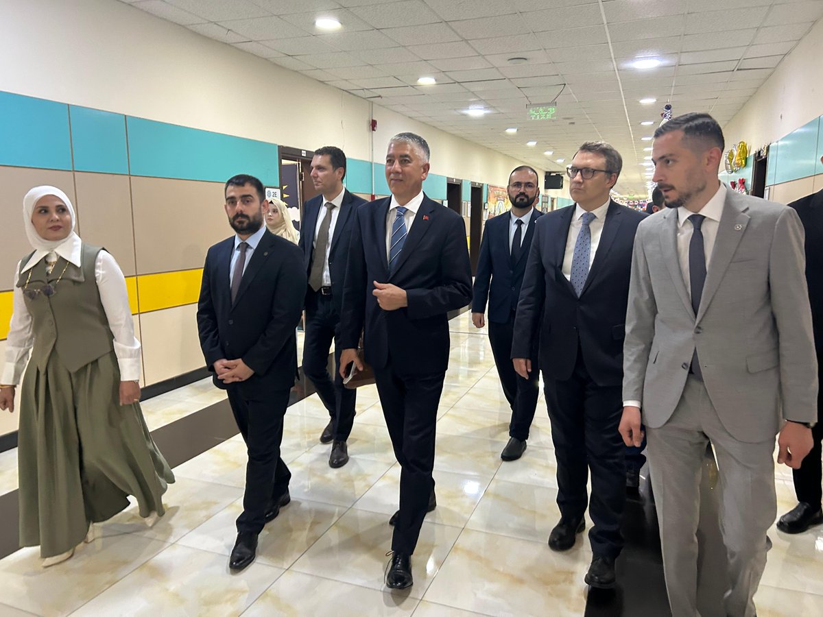 TC_Disisleri's tweet photo. Bakan Yardımcımız H. Ali Özel, Türkiye Maarif Vakfı Bağdat Okulları Mansur Kampüsünü ziyaret ederek okul yönetiminden çalışmaları hakkında bilgi aldı. https://t.co/V4gL2JPVSr