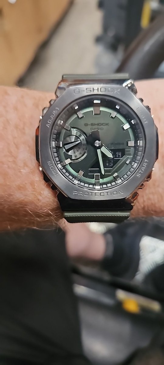 simonlansley1's tweet photo. #casio #gshock #casioak #watches
It's ag-shock kinda day
Love this colour 
My big sis bought me this as a birthday present https://t.co/0qp9eAWq6z