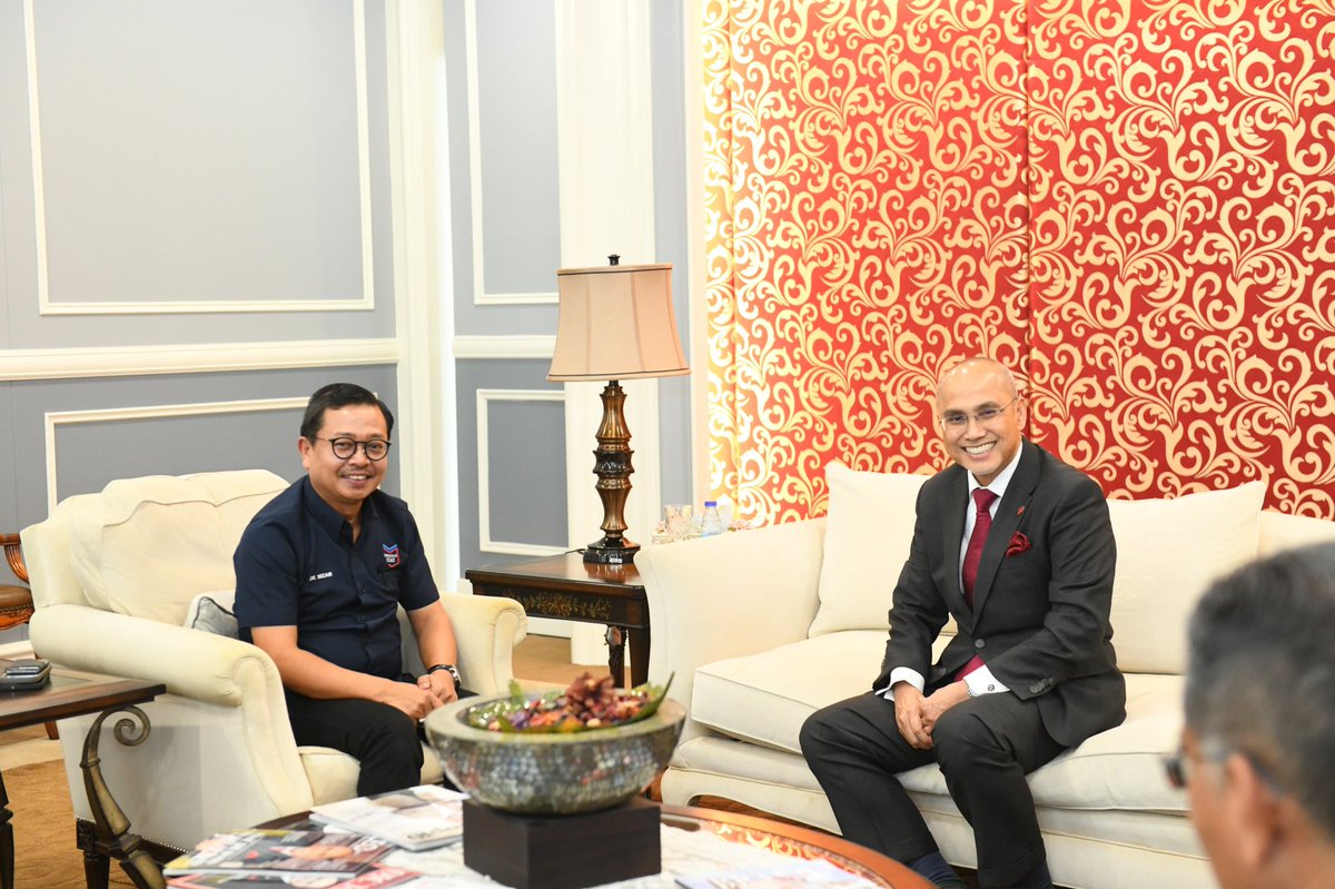 MohdShukriYajid's tweet photo. Received Dato’ Dr. Mohd Nizar bin Hj. Sudin, CEO of Yayasan Lembaga Tabung Angkatan Tentera, and delegates. A fruitful discussion on advancing AI, cybersecurity, and lifelong learning through strategic collaboration for future-ready talent. @MINDEFMalaysia #LTAT @MSUmalaysia https://t.co/aetYpj1Gjx