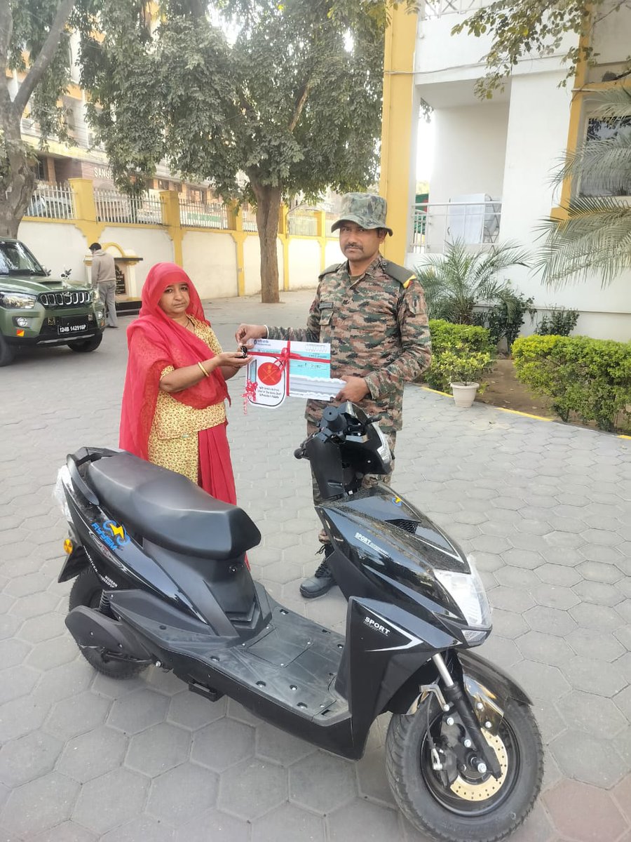 Ramavta33384792's tweet photo. @flygenev @adgpi @Ra_THORe
@SWComd_IA On Army Day 2026, a scooty was gifted to the Veerangana of Kargil martyr Nb Sub Surendar Singh. 
It has not worked even once since then. Vill - Hudeel, Dist - Didwana-Kuchaman(Raj) 
Mob: 9587598652 @nitin_gadkari

#JaiHind #SupportVeerNari https://t.co/9Gkk2cCiCv