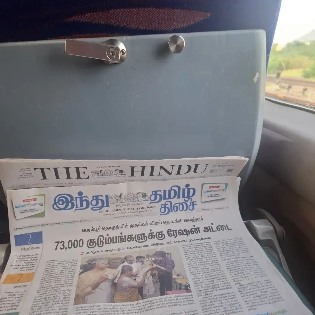 NarananNambi's tweet photo. தற்போது மைசூர் - சென்னை எம்ஜிஆர் சென்ட்ரல் 20608 வந்தே பாரத் ரயிலில் பெங்களூரில் இருந்து சென்னைக்கு  பயணித்துக் கொண்டிருக்கிறேன்.  ( 14.06.2026 - 16.42 மணி ) 
ரயிலில் படிப்பதற்கு இந்து குழுமத்தின் இந்து தமிழ் திசை மற்றும் The Hindu நாளிதழ்கள் வழங்கப்பட்டன.

எனது கேள்வி: 
1. ஒரே குழுமத்தின் இரண்டு இதழ்கள் ஏன் ?
2. மத்திய அரசை ஒன்றிய அரசு என்று பிரிவினை எண்ணத்துடன்  அழைக்க வைத்த நாளிதழ் இந்த ' இந்து தமிழ் திசை ' நாளிதழ் என்பதை ரயில்வே அமைச்சகம் அறியுமா ? அதிகாரிகள் அறிவார்களா ?
3. Pegasus உளவு, Rafale போர் விமானம் ஆகிய விஷயங்களில் மத்திய மோடி அரசுக்கு எதிராக திட்ட���ிட்டு பொய் பரப்பிய அர்பன் நக்சல் நாளிதழ் The Hindu என்று இவர்களுக்குத் 
தெரியாதா ? இன்றும் மத்திய அரசுக்கு எதிரான நாளிதழ் என்று அறிய மாட்டார்களா ? 

என்ன வர்த்தகமோ, என்ன ஜனநாயகமோ - இது போன்ற தேச நலனுக்கு கேடு செய்யும்  சக்திகளுக்கு தடுப்பணை கிடையாதா ? 

@AshwiniVaishnaw 
@GMSRailway 
@southernrailway