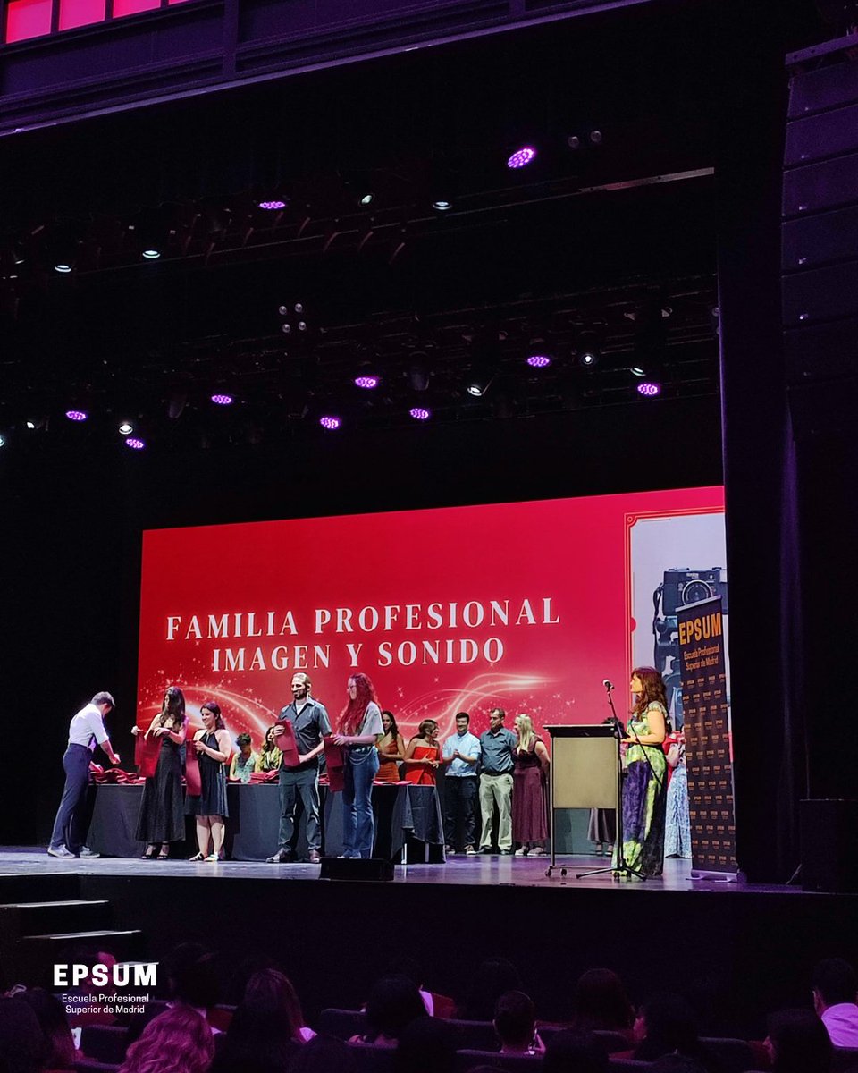 epsum_es's tweet photo. 🎓✨ El pasado 24 de junio celebramos la graduación de nuestro alumnado, un día lleno de emoción, esfuerzo y nuevos comienzos. 💙

¡Enhorabuena a todos los graduados! 👏🏻 Que este sea solo el primer paso hacia un futuro lleno de oportunidades. 🚀🌟

#epsum #graduacion #FP #madrid https://t.co/fYulzU7Suv