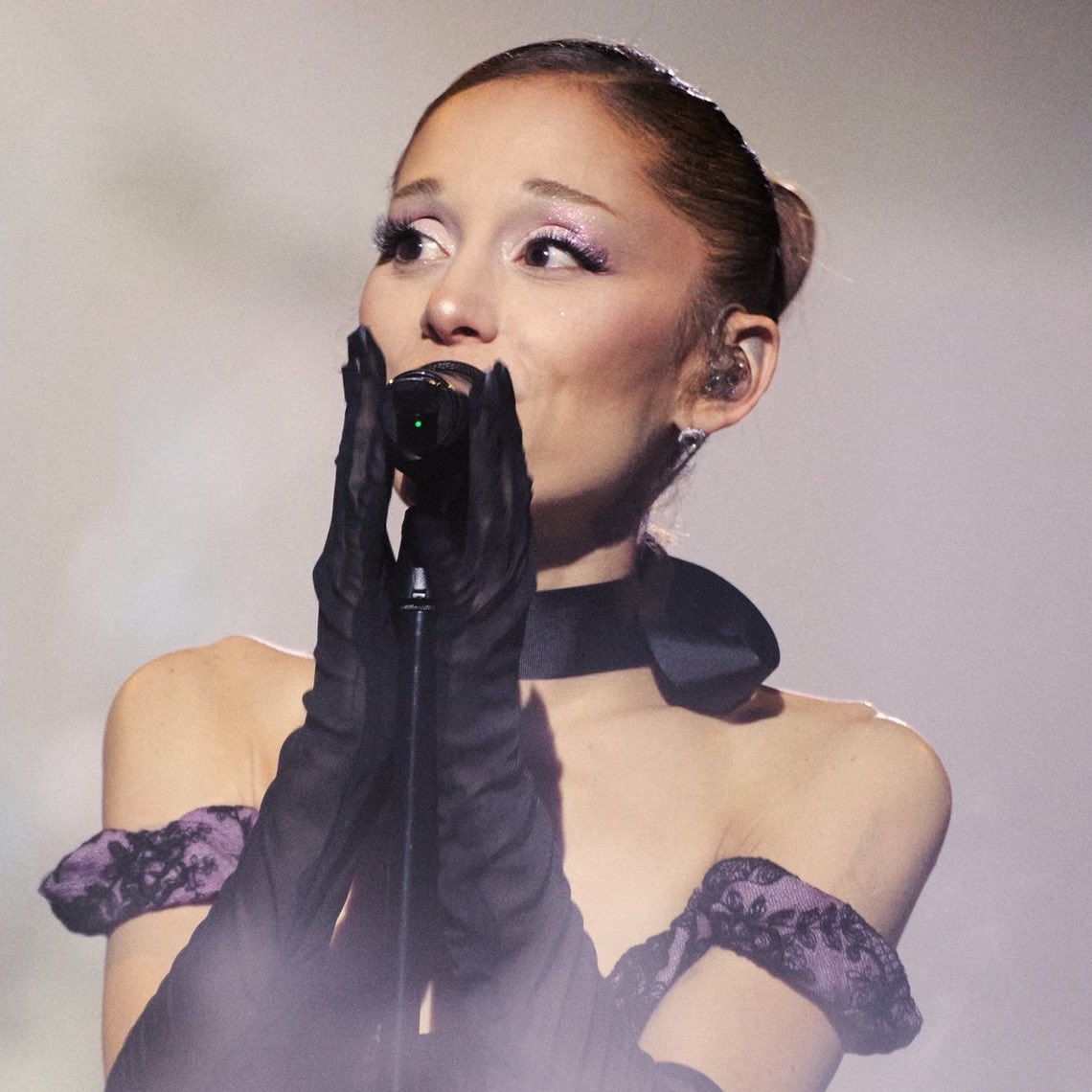 theegrandeheels's tweet photo. the eternal sunshine tour has grossed $36 million and sold 203k tickets in just 14 shows https://t.co/gJeBFnB8t8