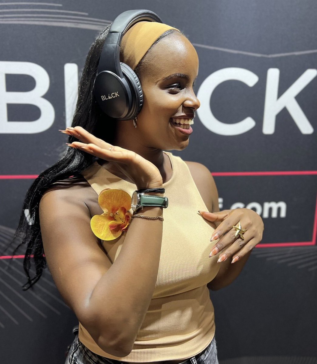 blacklyfug's tweet photo. BLACK is beautiful ๐๐ฌ #BLACKLyf https://t.co/No04BYZPad