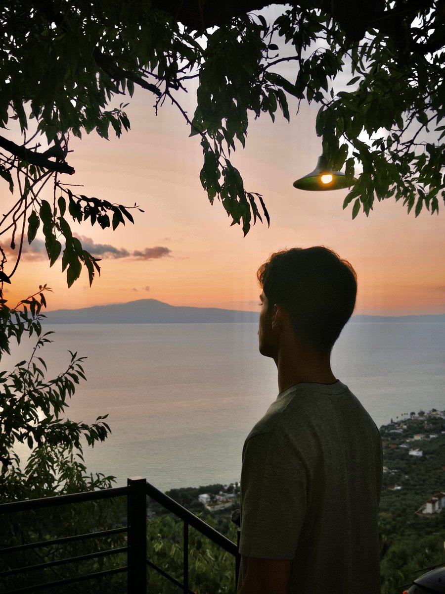 P_l48's tweet photo. Lost in the Greek summer 🇬🇷 https://t.co/2SYAD7WdMZ