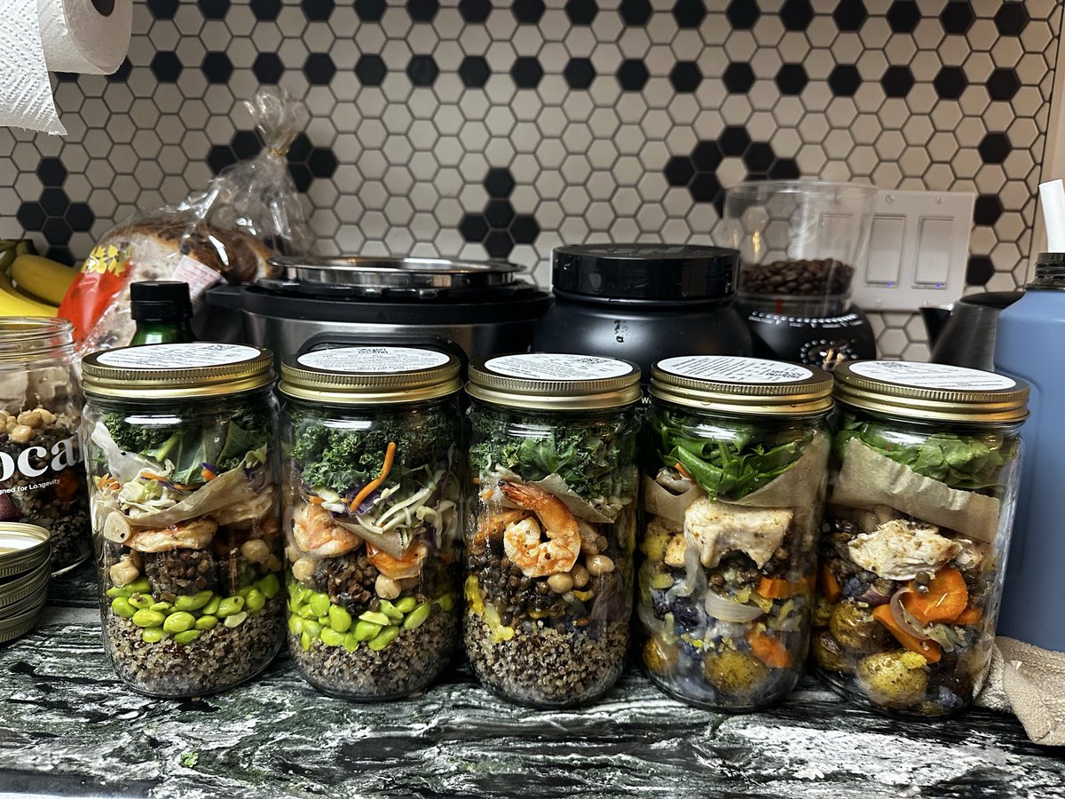 MrWenShaw's tweet photo. We just pivoted to ready-to-eat meal delivery from AI GTM. 

3 hr of cooking. 0.64 hr of grocery shopping. 2 people. -> 10 meals. Does this feel like PMF?? https://t.co/5Z1SUVzyUF