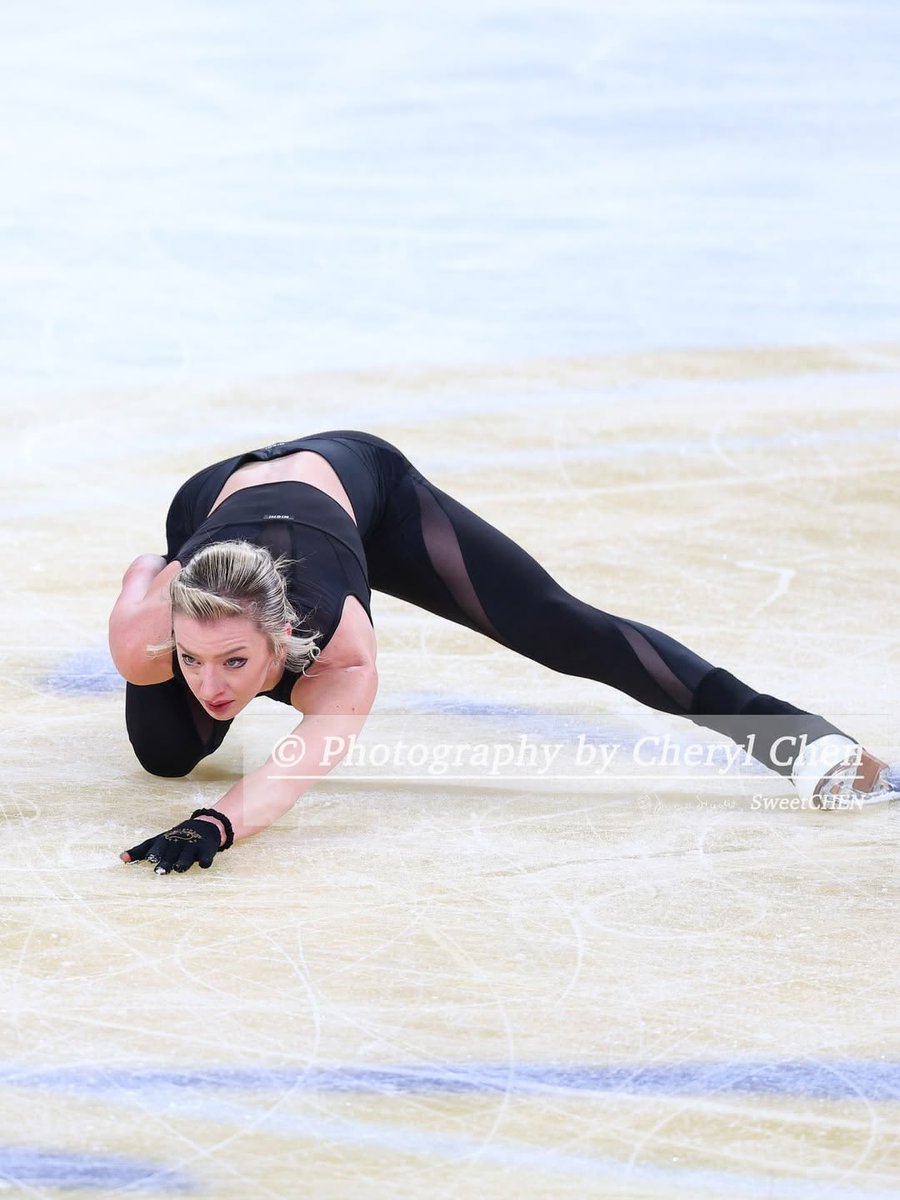 Keysgaythoughts's tweet photo. Amber practice fit core truther I am why yes (she’s literally wearing the most simple shit I’m just gay) https://t.co/G4MkKLU8Cm