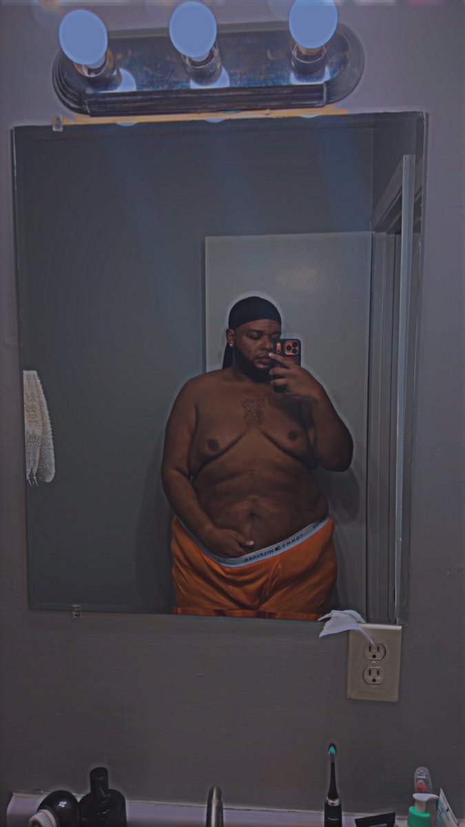Big_Jaye's tweet photo. My fav color is Orange 🍊. wbu? https://t.co/lA7Adrd7HK