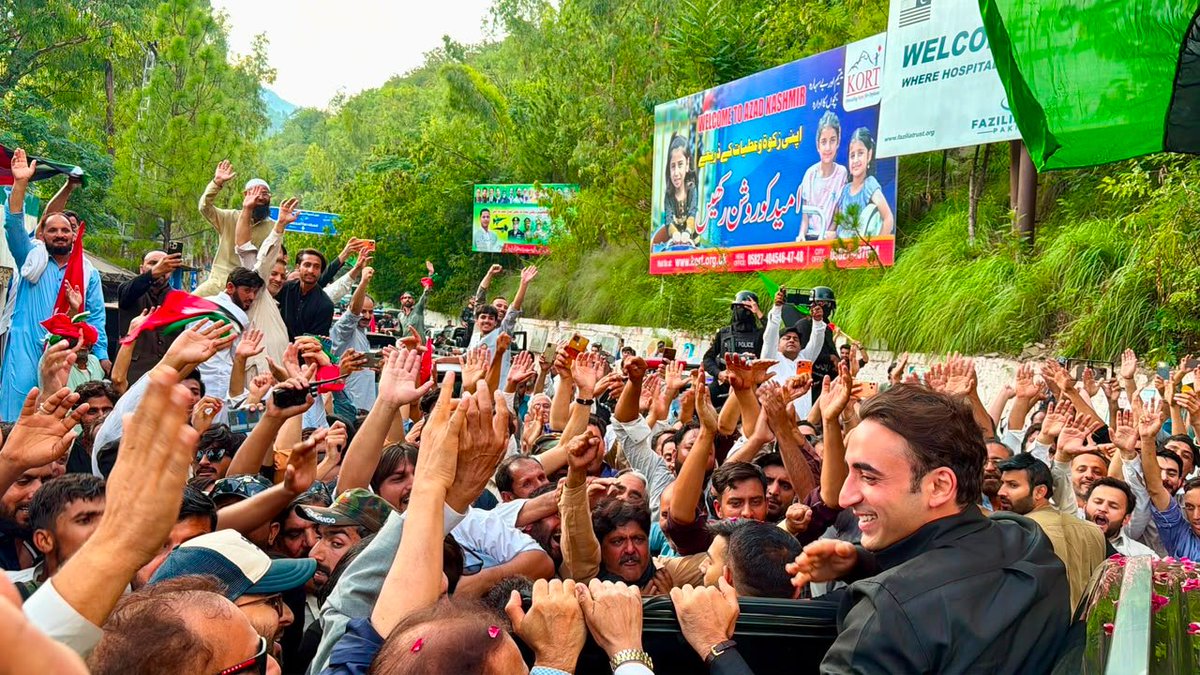 MushtaqueThari's tweet photo. مظفرآباد: پاکستان پیپلزپارٹی کے چیئرمین بلاول بھٹو زرداری کے کوہالہ پل پر  استقبال کے مناظر
جیالوں کی پرجوش نعرہ بازی 
@BBhuttoZardari
#آزاد_کشمیر_کا_نشان_تیر https://t.co/DL4XDk3wav