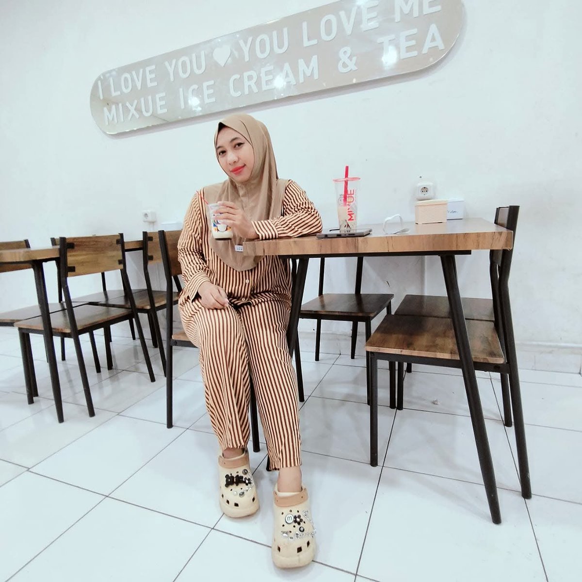 tyaraayu10's tweet photo. Duh MLM MLM gini tiba-tiba bgt pengen es cream keluar sendirian GK ada yg nemenin 😔 https://t.co/qq7VidEfQi