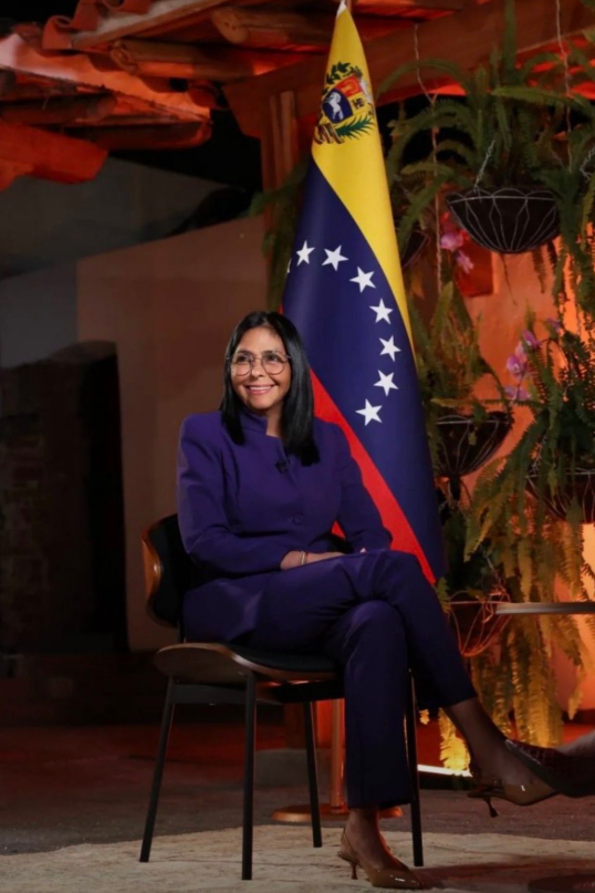 luzvinsanchez's tweet photo. Esta mujer es Criminal, Asesina y Destructora de la Democracia en Venezuela es que los Paises del Mundo estan Ciegos??????? https://t.co/U8NAtmjWd3