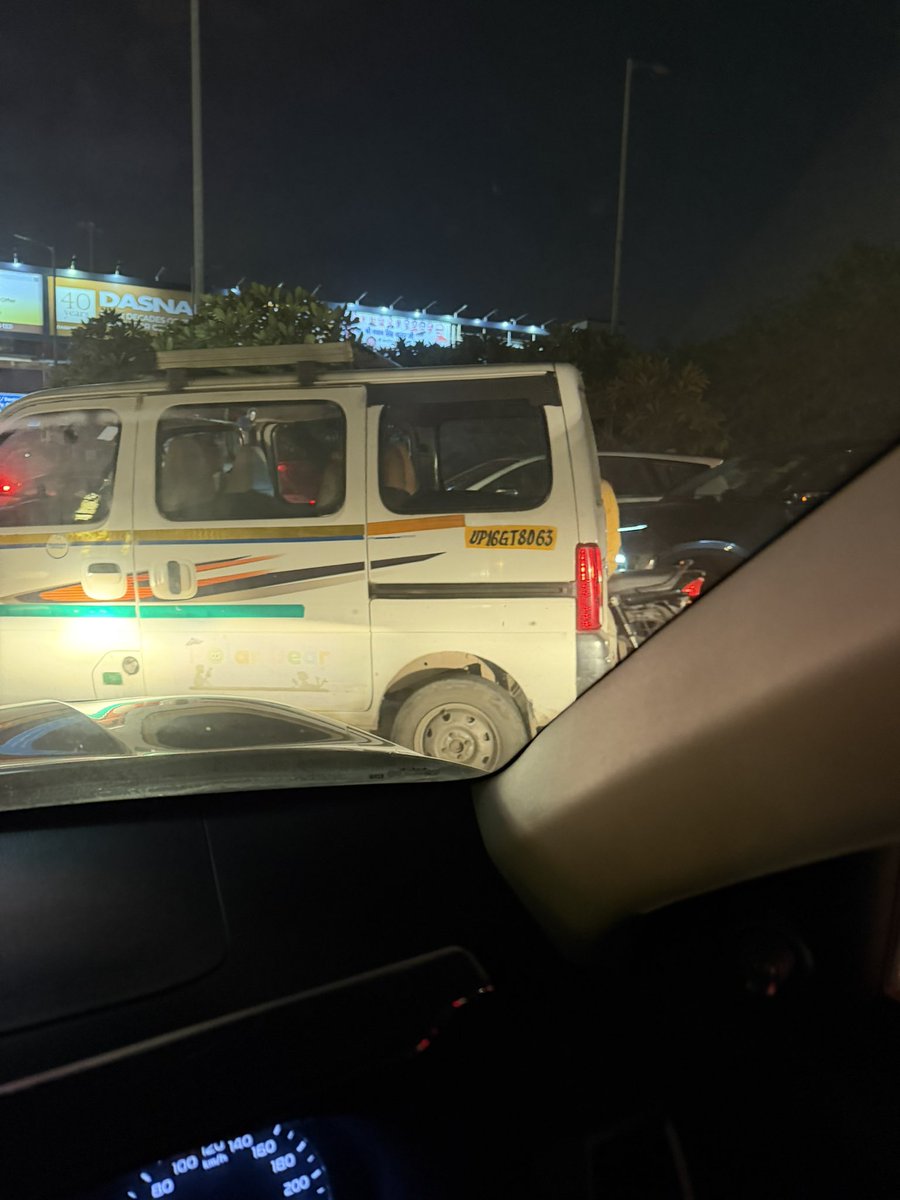 riteshrairajput's tweet photo. @Uppolice @dmgbnagar @Noidatraffic @CMOfficeUP 15 KM in 1:16 hours today —- Car AVG is below 9 km/L and this is new diesel car (KIA) https://t.co/eAC8d37v1K