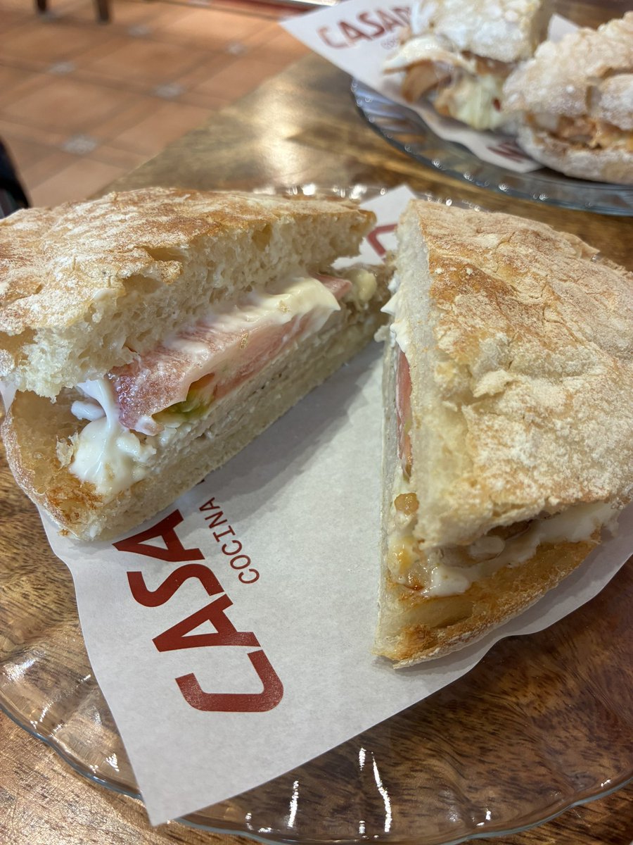 CurroFSibaja's tweet photo. Cristo de la Epidemia y Fuente Olletas ya tienen por fin un sitio donde tapear bien y a buen precio (sin contar el Nerva). 

📍Casa Durán https://t.co/T95Is7dzv8