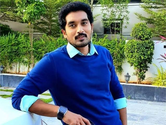 deekshith_uma's tweet photo. Average hero                  Top mass hero
in telugu tv serial          in Tamil cinema https://t.co/ApmerE3eh1
