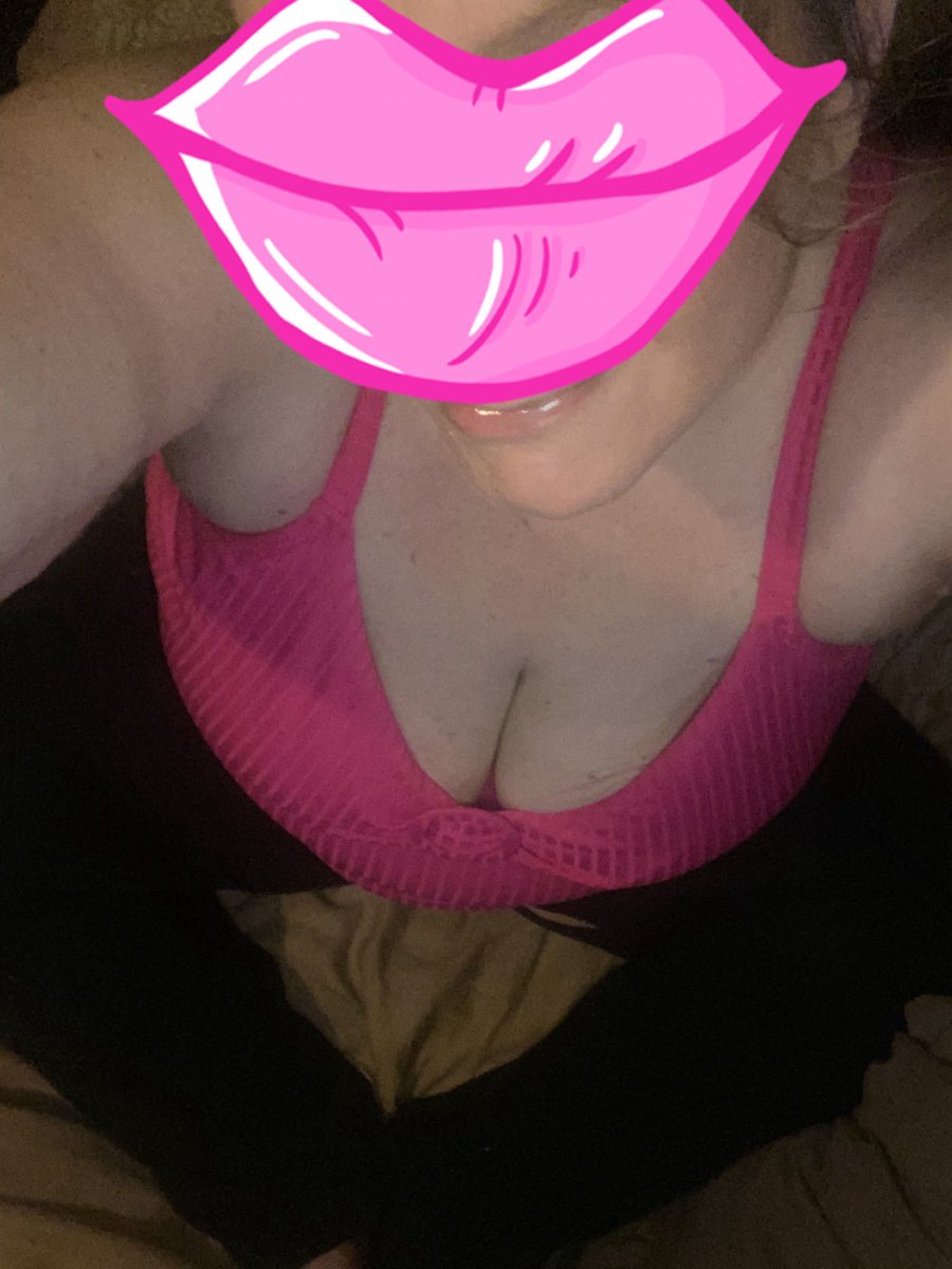 MakePurSwole's tweet photo. Touch my body and lay me on the bed and give ur mommy some head! Be a good girl. #nsfw #nsfwtwtًً  #bifem #lesbian #stlsex #314freaks #mommy #agegap #olderwoman #mature #mofreaks https://t.co/VihgFsYKUn