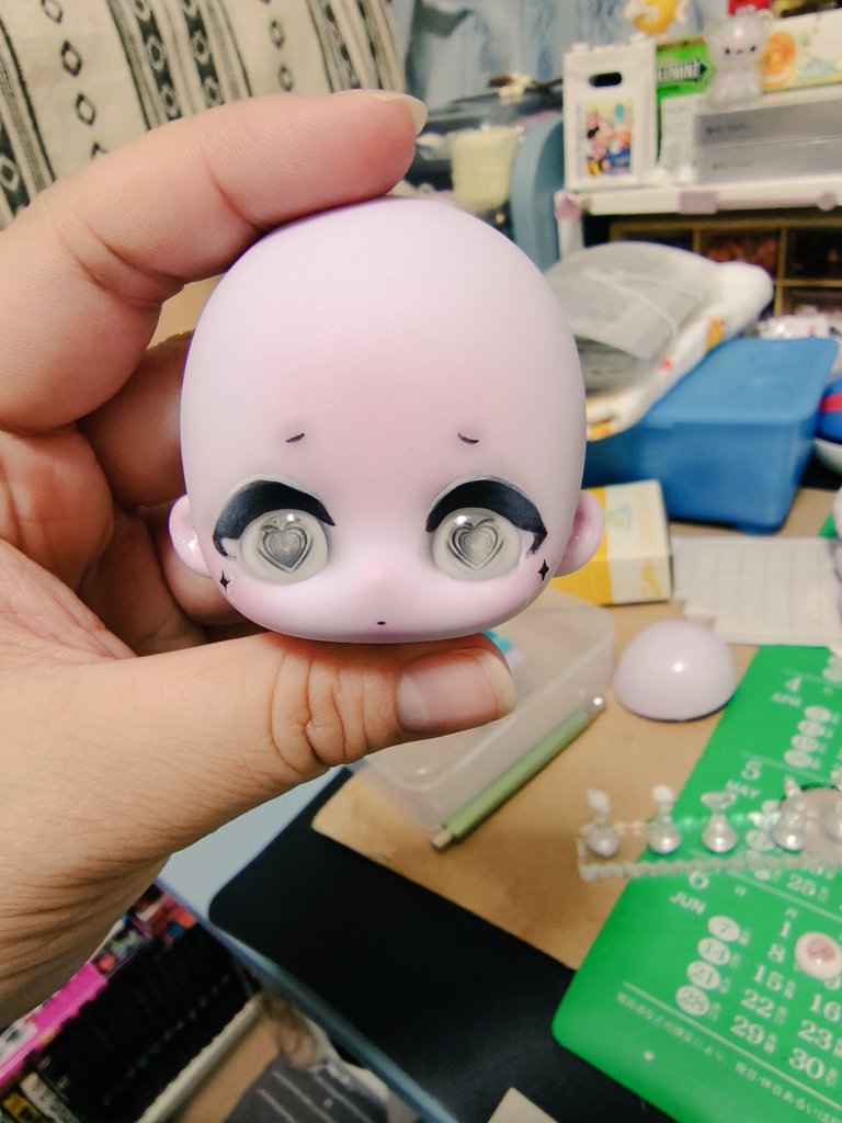 117doll's tweet photo. お洋服作る元気は無かったから明日作ろうかな🤔
お耳にピアス空けたいし←
朝イチ荷物送ったらゆっくり作ろう😙
適当に作ったアイ意外と似合ってどれにしようか迷う←
お洋服まで作ったらゆっくりお家探そー
にしても無理やりだけど一万回ちゃんのお洋服着れるのね🤔

#CFDOLL
#妖精さんの贈り物 https://t.co/oT1gdReRcX