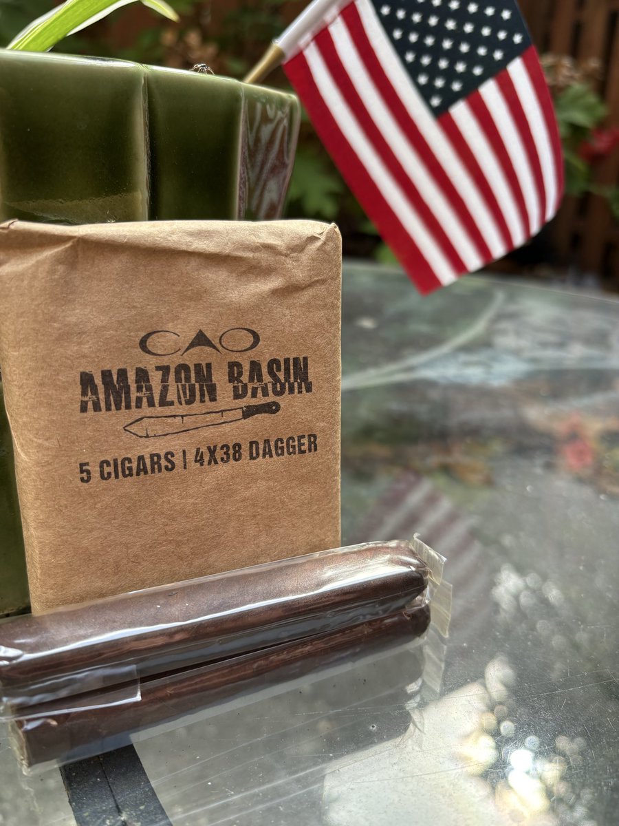 cigarpadre's tweet photo. Always love me some CAO Amazon Basin Daggers. Smoke ‘em if you got ‘em.
#CAO #AmazonBasin #Cigars https://t.co/fnHEREbLsm