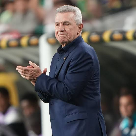 Valdoler0's tweet photo. Didier Deschamps esta semifinal: https://t.co/h0NP6uR8jX