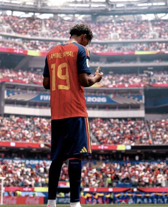 FootyNetty's tweet photo. 🤯 𝗖𝗥𝗔𝗭𝗬 𝗙𝗔𝗖𝗧: Lamine Yamal turned 19 yesterday, wears the No. 19 shirt, and the 2026 FIFA World Cup final will be played on July 19. 👀✨

 #Spain #FRAESP https://t.co/2u4Ght35iw