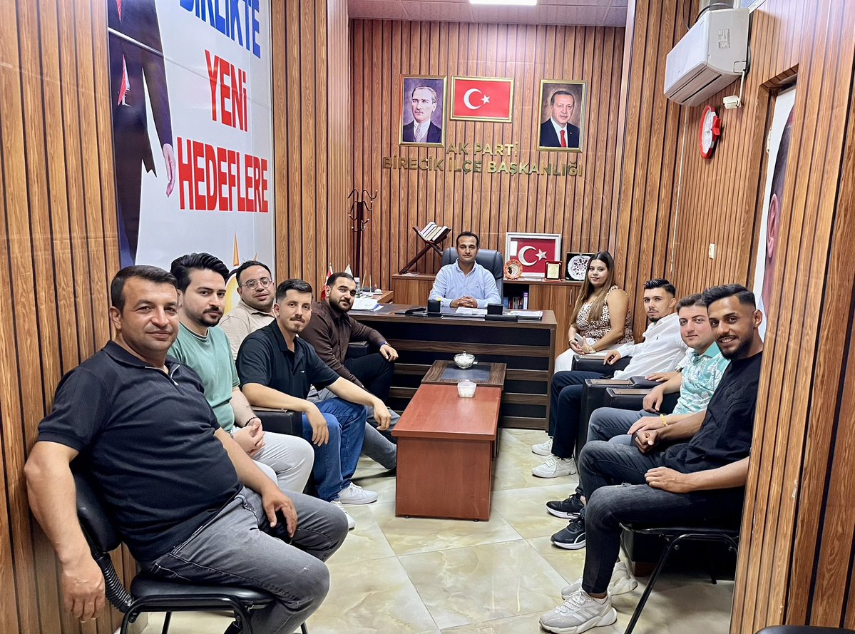 BirecikAKGenc's tweet photo. AK Parti İlçe Gençlik Kolları olarak haftalık yönetim kurulu toplantımızı  gerçekleştirdik.

Toplantımızda bugüne kadar yürüttüğümüz çalışmaları değerlendirdik, önümüzdeki dönem gerçekleştireceğimiz faaliyetleri istişare ederek yol haritamızı belirledik. https://t.co/3V60UxzWQ3