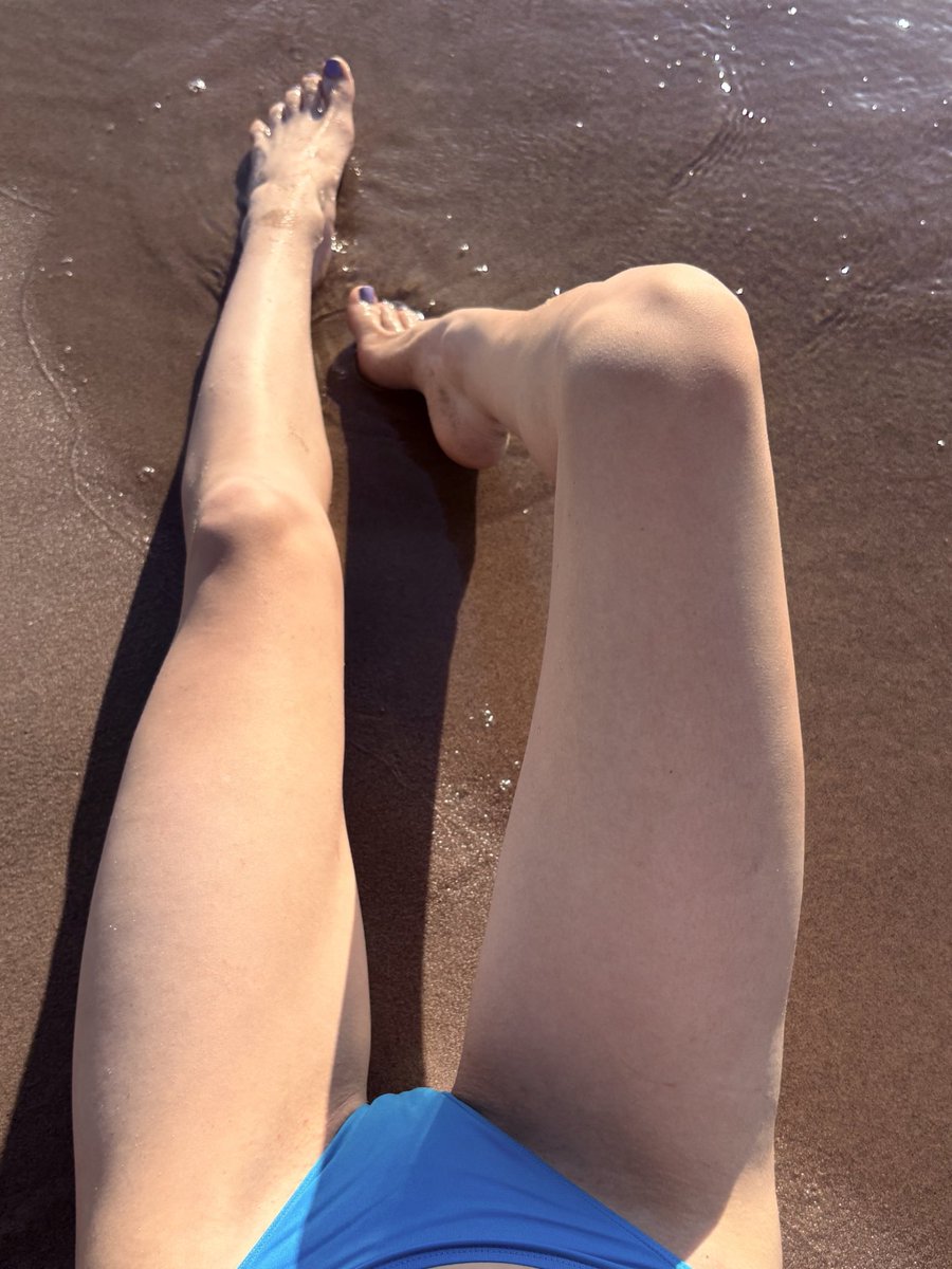 tinytoesie tweet media
