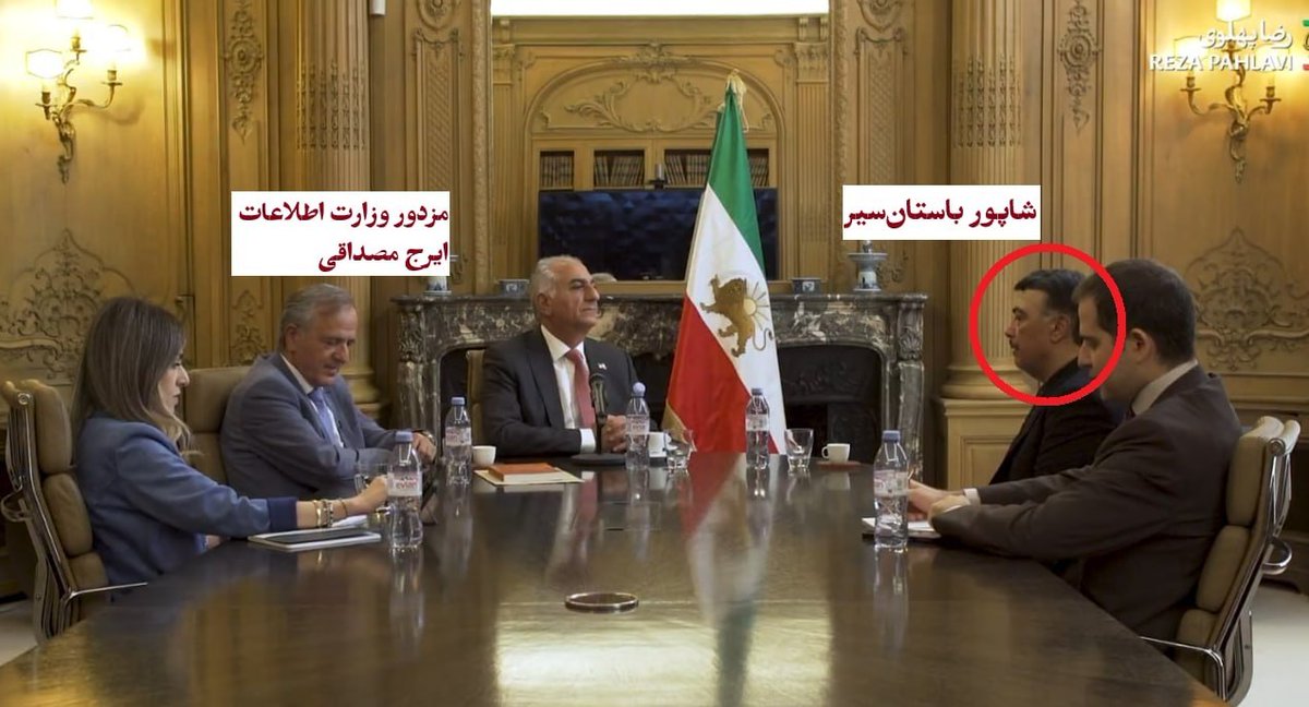 niliofarhesami's tweet photo. مصداقی که نقش ملیجک درباری رو بعهده داره  هر روز یک آشغال بریده مزدور و کسایی که به خدمت وزارت اطلاعات در اومدن رو به دربار عاری مهری می بره تا یک طوری آنتنی اش کنه.کلا این پالانی علاقه خاصی به بریده ها داره از سپاهی تا انتظامی تا این موجودات که در عکس می بینید. https://t.co/mEEE4YenW7