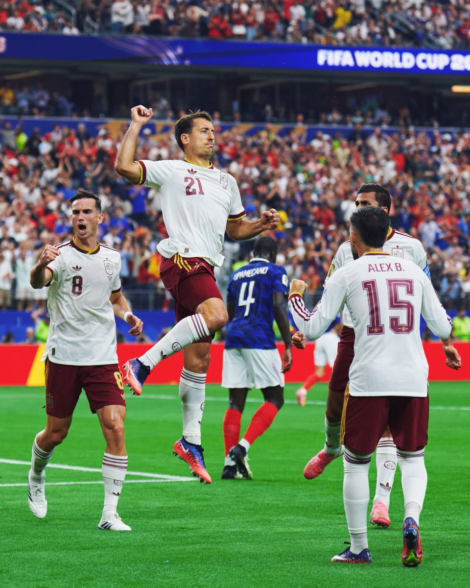 williamradios's tweet photo. Mikel Oyarzabal puso el primer gol de penal para España en el minuto 22.

Francia 0- España 1

#CopaMundialFIFA https://t.co/Vs3kWa4nxA