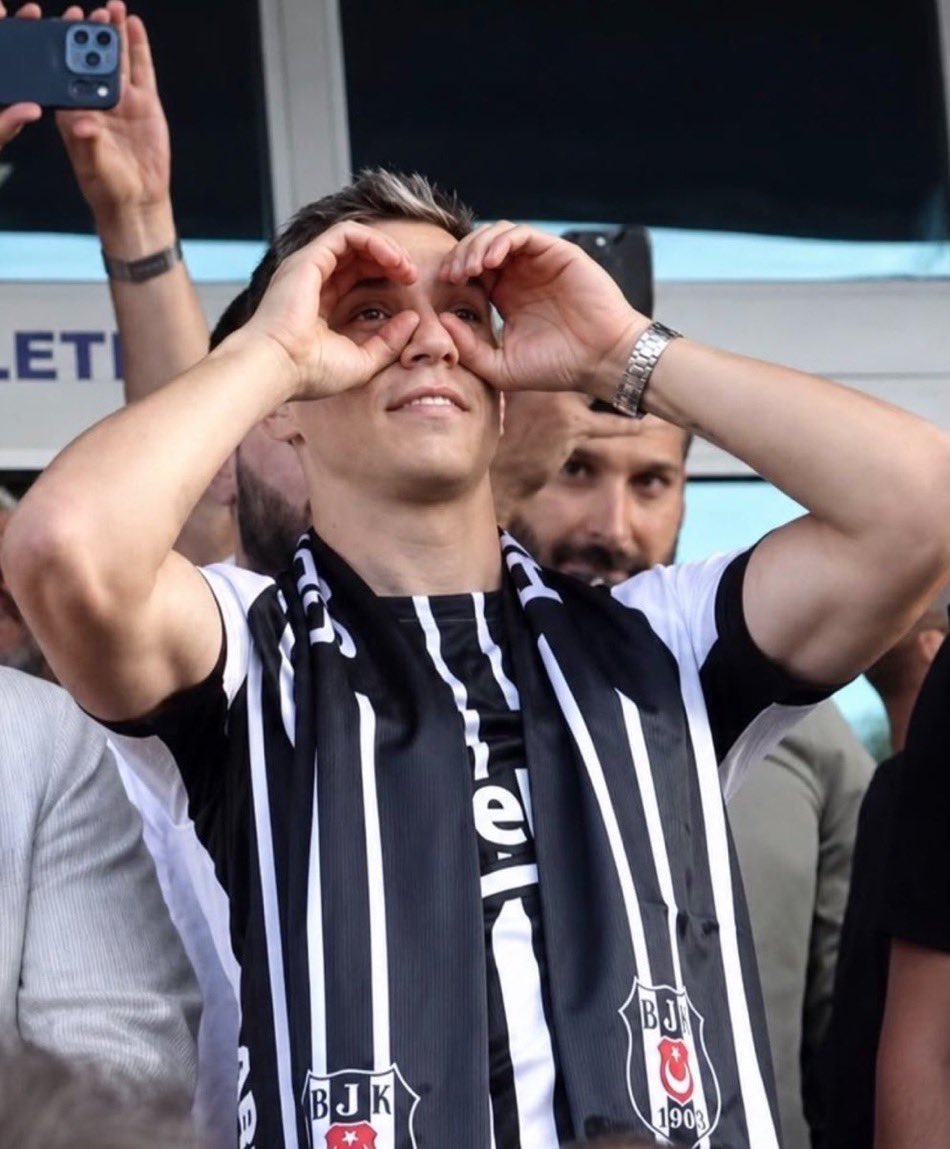 cmxgraphic's tweet photo. BEŞİKTAŞLI OLDUĞU DOĞRUDUR.

Leandro Trossard 🦅
@LTrossard https://t.co/5BpaiUtsus