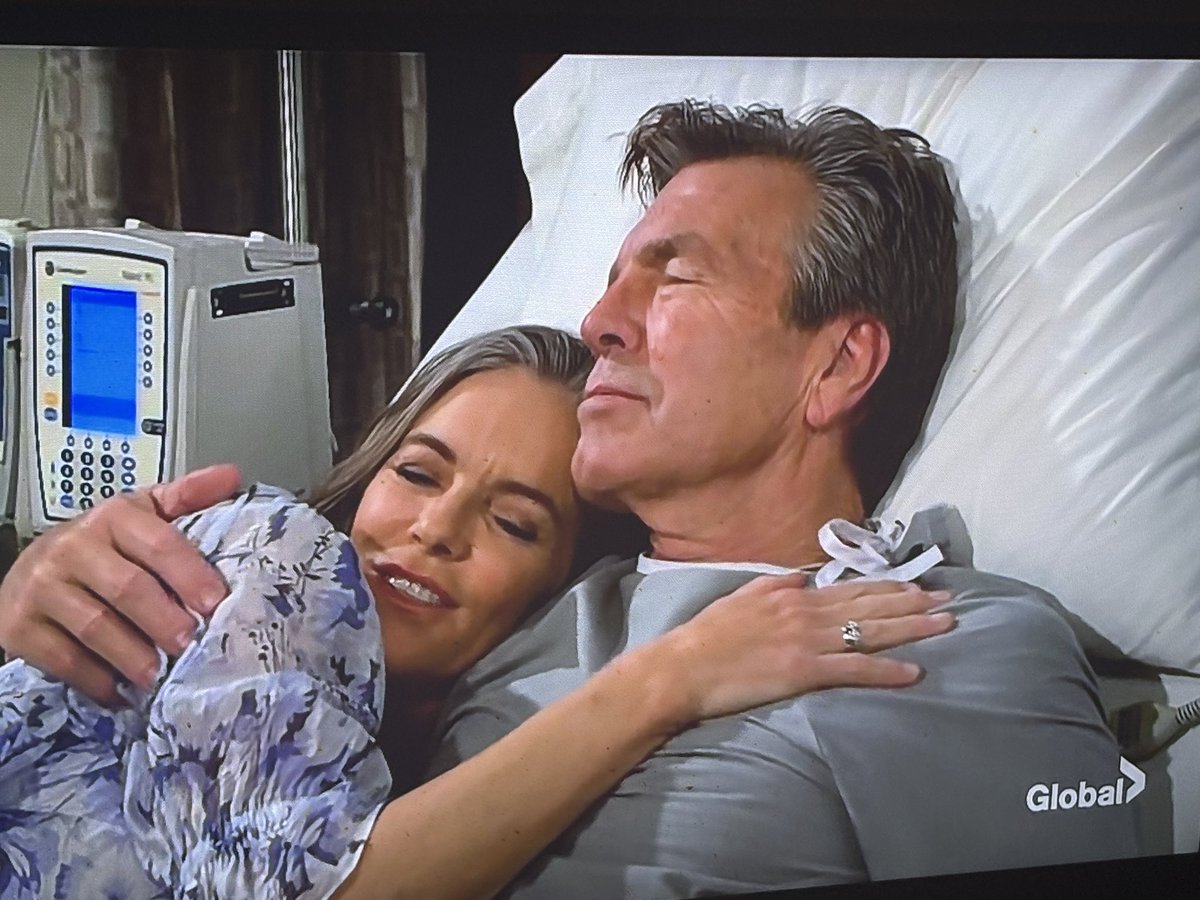 KatelynPorter1's tweet photo. My couple is the cutest. 😍 #YR https://t.co/t2Ntx90xur