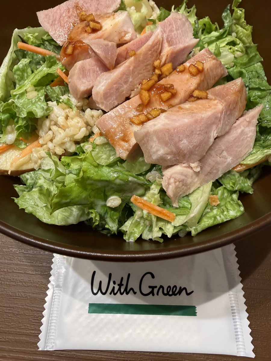 wanderlust_TYO's tweet photo. シドニー旅🇦🇺きっかけのヘルシーブーム中で昨日は初のWithGreenへ🥗
職場で「意識高い人が行くお店でしょ　一生縁がない」と先日会話したばかりなのにおかしいな😅
海外のサラダやデリによく入っているアルデンテ玄米が大好物　近い感じで美味しかった　モバイルオーダーあればいいのに https://t.co/IyLTHX4VPW